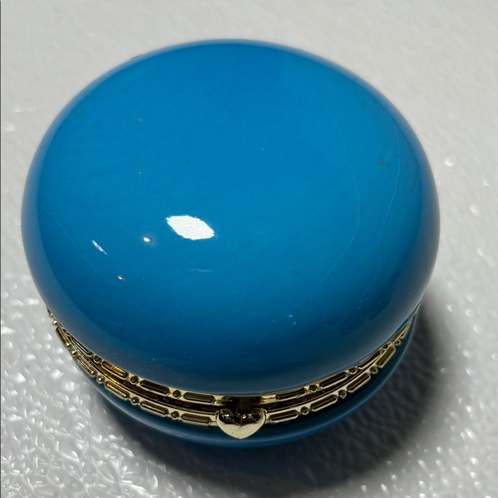 Pink and Blue Trinket Boxes with Gold Accents w/2 sets of Costume Earrings NEW - Picture 8 of 9